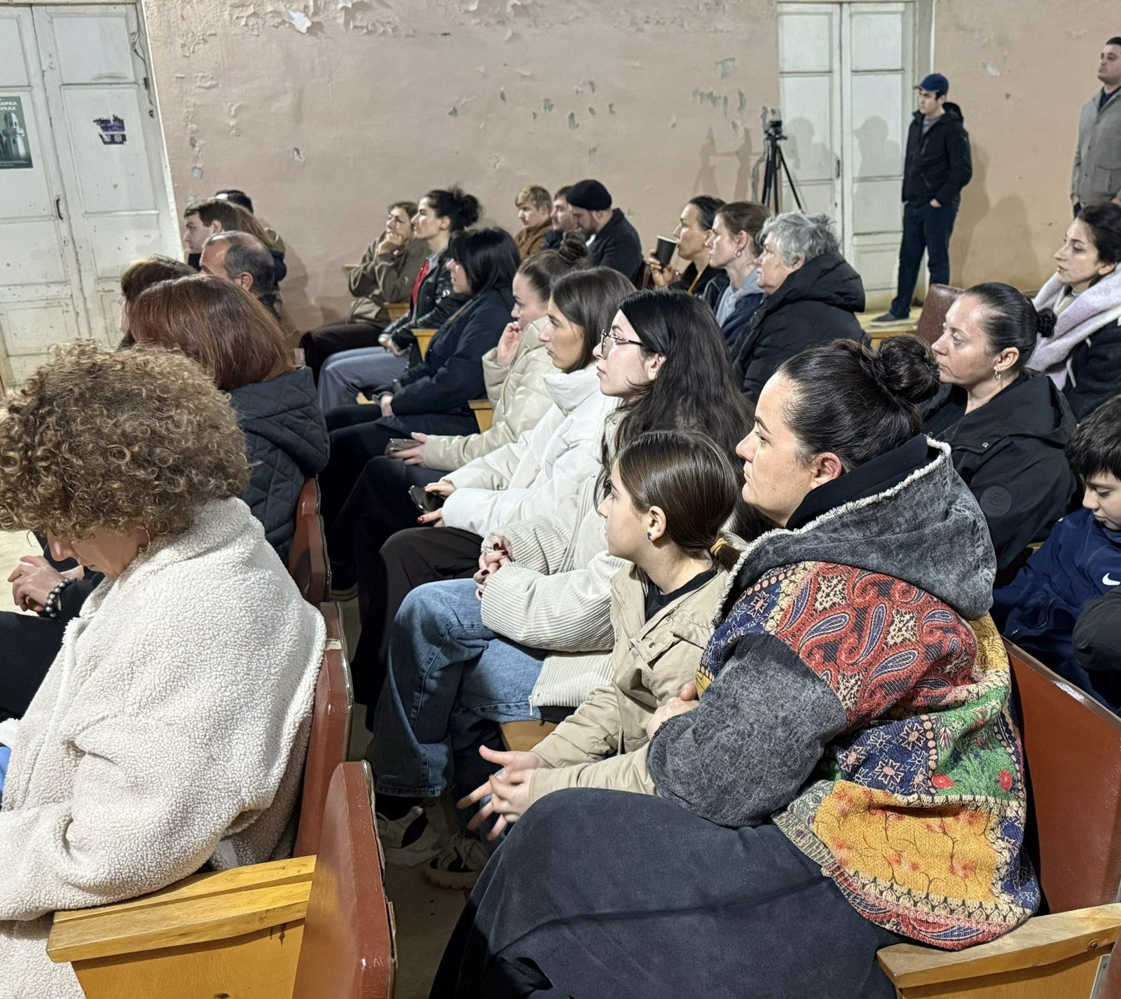 Первая открытая встреча в клубе Агудзера
